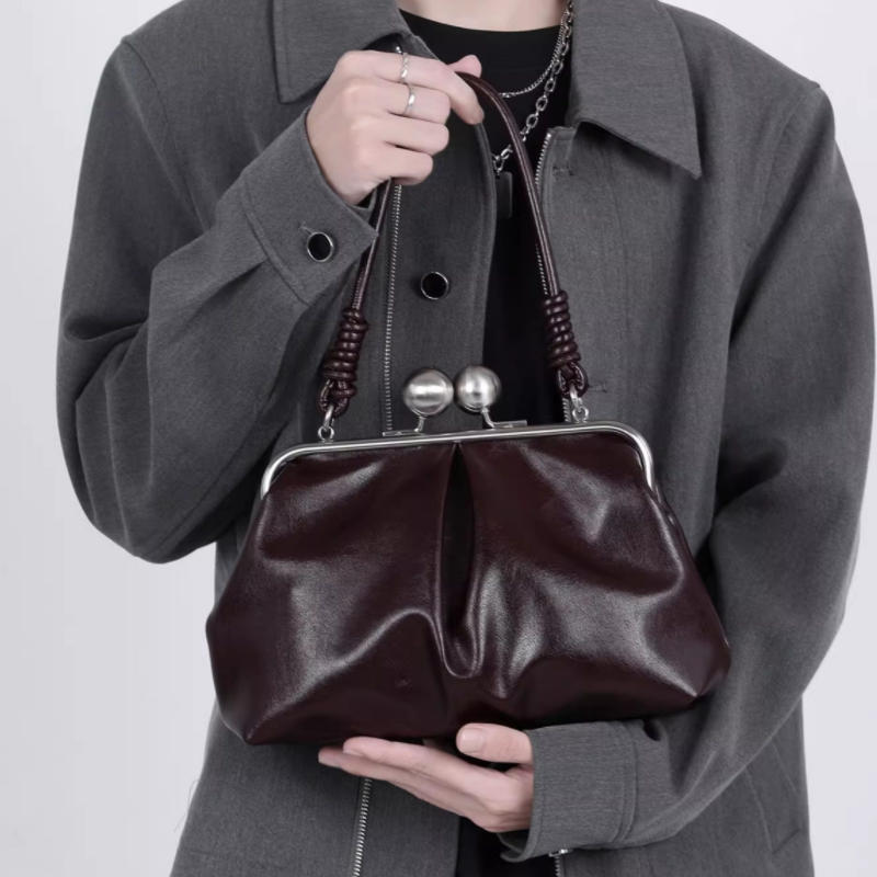 Luxury Design Clip Bag Fashion Largecapacity Frame Handbag Spacious Carryall Women Versatile Shoulder Vintage Shell Clutch Purse