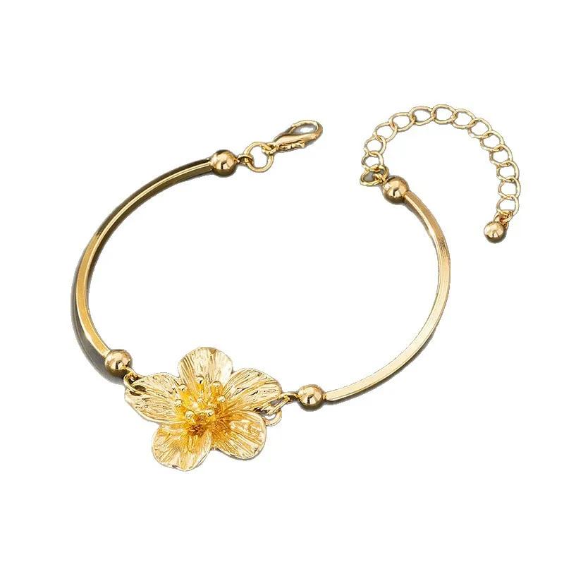 New Fashion 5 Petal Exquisite Flower Bracelet Personalized Versatile Women's Petal Bracelet Festival Party Girl 2025 Jewelry