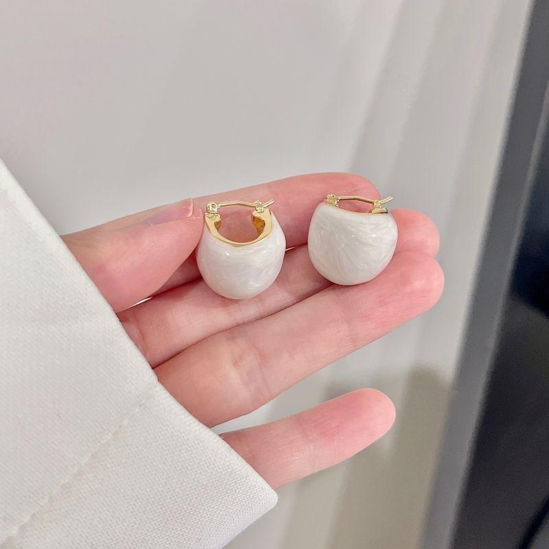 

Vintage Caramel Drip Glazed Earrings for Women 2024 New Arrival Trendy Spring Niche Design Classy Ear Clip Ear Studs Earrings Milk white drop glaze