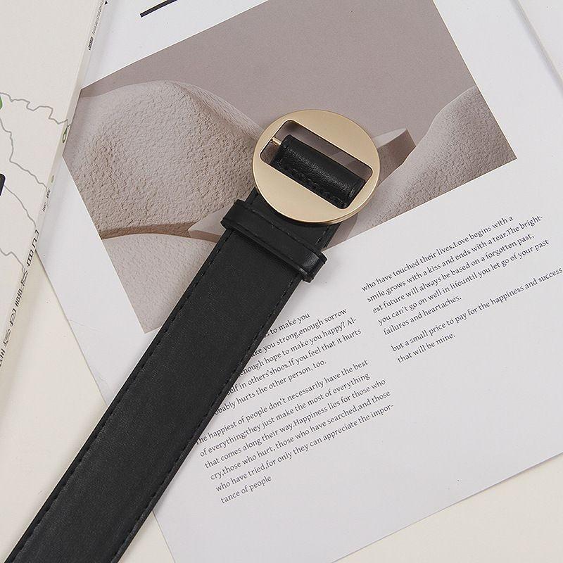 

Модный женский ремень из черной искусственной кожи с уникальной круглой пряжкой. Стильный и функциональный для любых случаев. чёрный