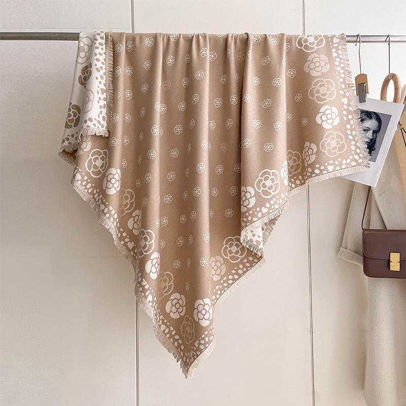 

Cashmere Camellia Scarf For Women In Winter Thickened And Warm, Large Square Scarf Fashionable And Versatile Elegant Shawl