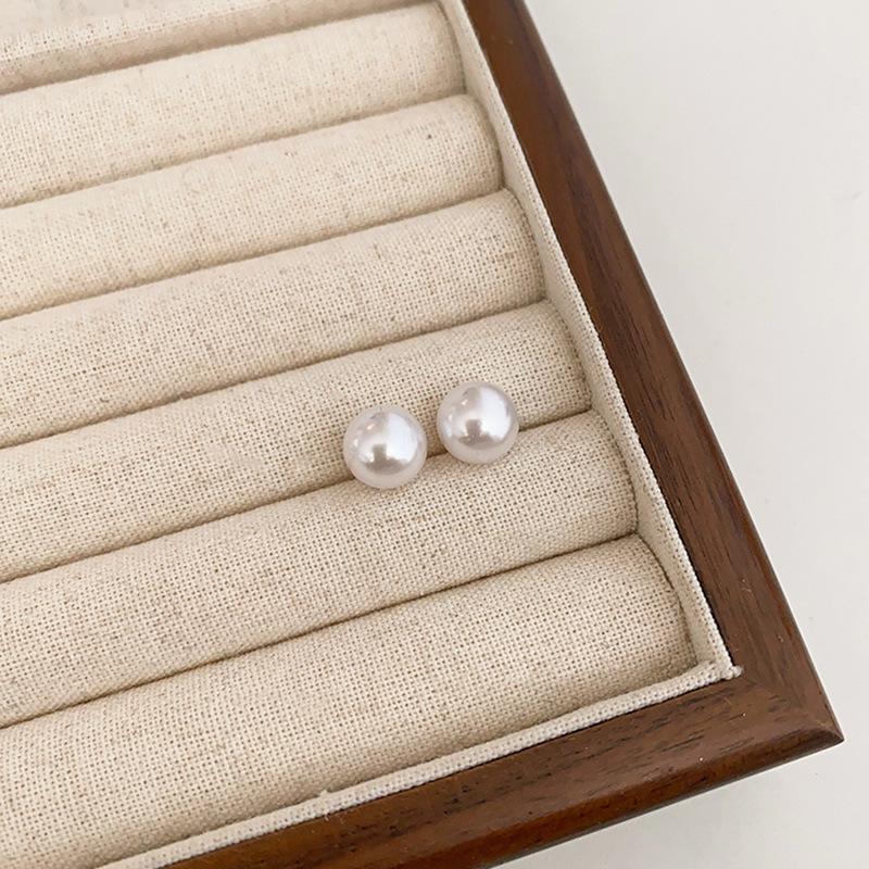 9Silver Needle Simple and Versatile Pearl Earrings for Women, Light Luxury and High-end Feel, Elegant and Unique Personalized Ear Accessories