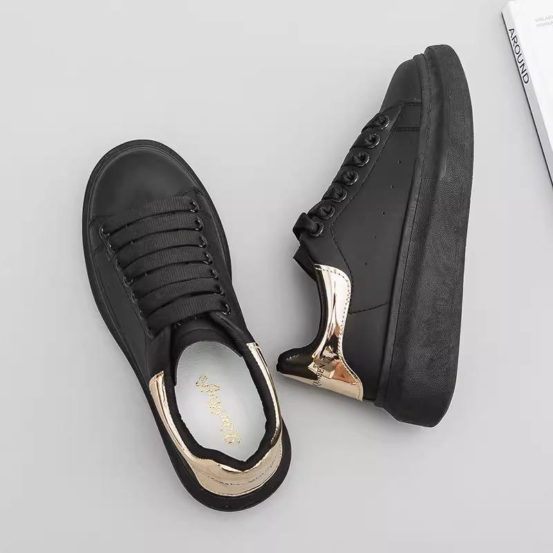 Schuhe Herren 2025 neu beliebt McQueen kleine weiße Schuhe Plateauerhöhung Paar vielseitige lässige Sport-Board-Schuhe Damen