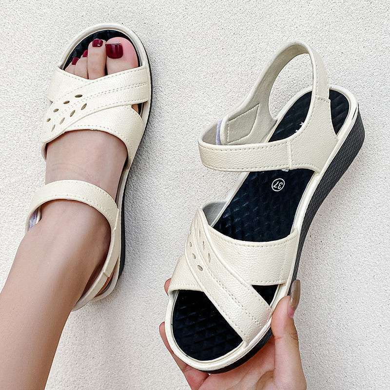 Large size women's sandals 2025 summer new rubber and plastic Velcro flat sole middle-aged and elderly soft sole mother-in-law sandals mother shoes