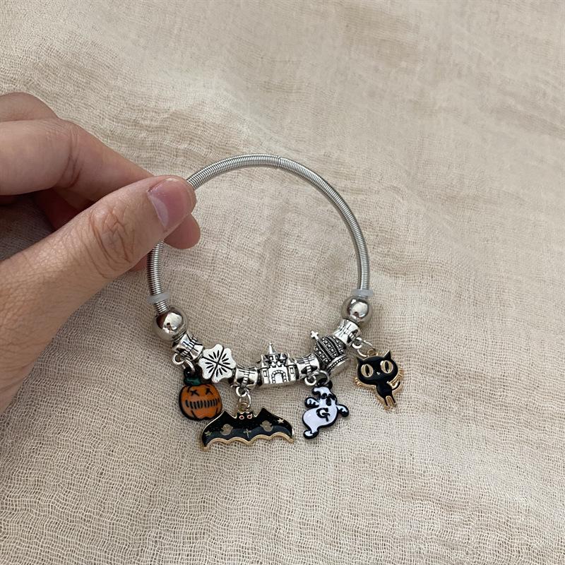 

Festive Reindeer & Pumpkin Beaded Bracelet: Cartoon-Inspired Design for Women