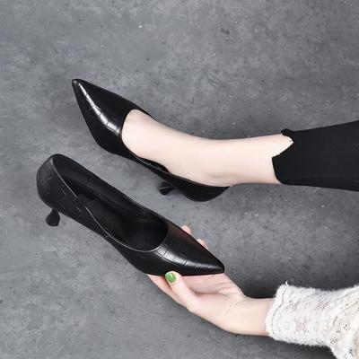 Frühling und Sommer neue spitze High Heels erste Schicht Rindsleder schlicht dünner Absatz flacher Ausschnitt Damenschuhe drei Arten von High Heels Arbeitsschuhe