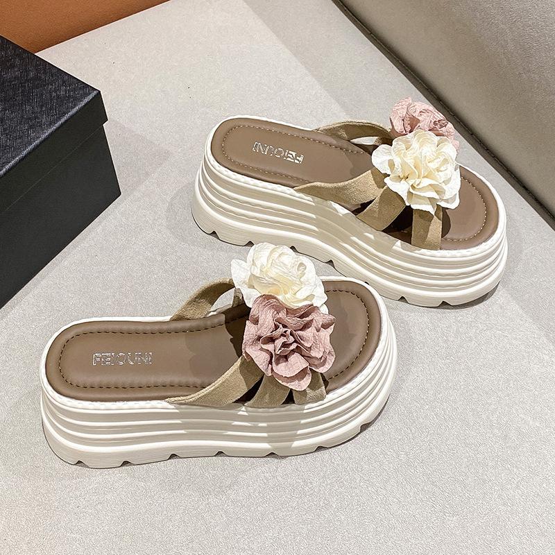 Fashion Fairy Flower Slippers Muffin Soft Bottom 2025 One Word Cool Summer New Female Summer Versatile Beach Slippers