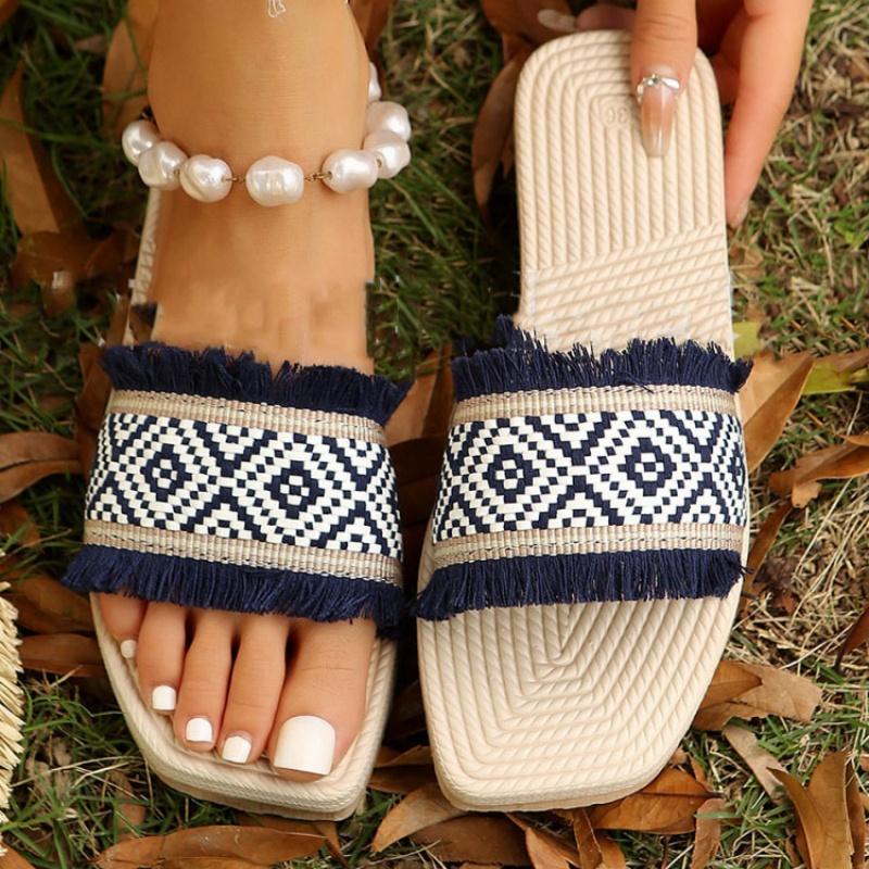 Flat bottomed tassel slippers for women