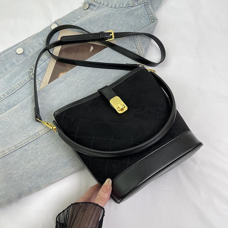 

Popular small bag women s autumn and winter new matte retro messenger bag portable bucket bag