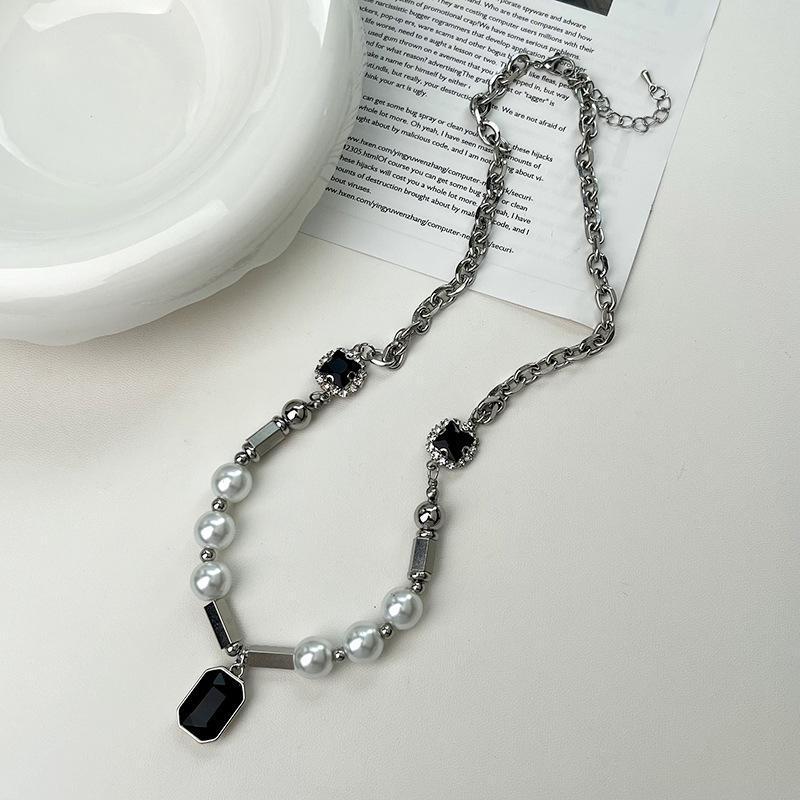 Black gemstone pearl necklace trendy collarbone chain couple titanium steel sweater chain design hip hop chain