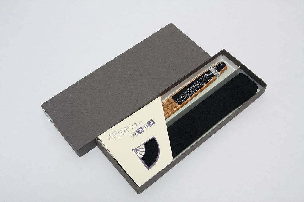 fan with fan in a presentation made in featuring flowing water fish [Hasegawa] Men's Kyoto-style case, box, Japan, design.