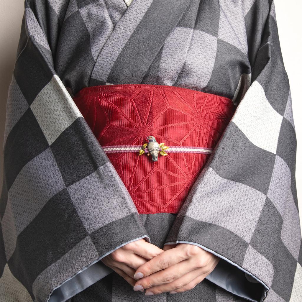 SUUPalnart Poc: Rock Dove Obi Clip (Comes in a special deluxe box) Kimono Obi Clip (Japanese traditional clothing accessory brand)