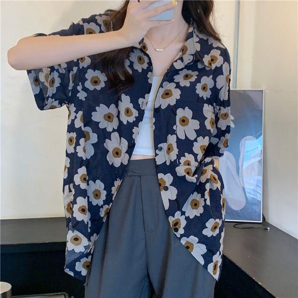 Retro Floral Short Sleeved Shirt for Women's Summer Design, Loose and Unique Chic Top