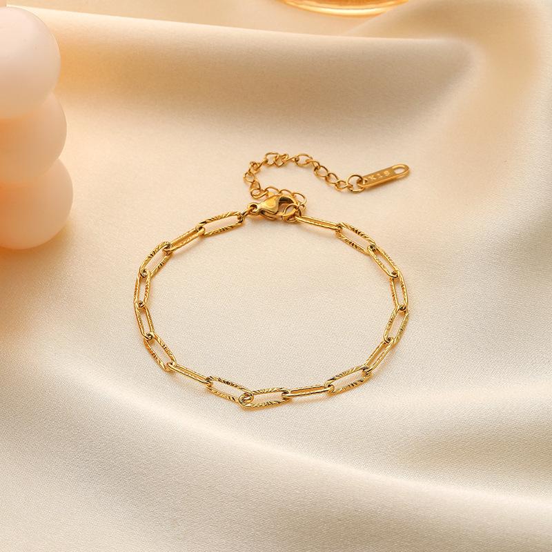 Hot-selling Embossed Necklace Female Niche Design K Gold-plated High-end New Popular Chain Collarbone Chain