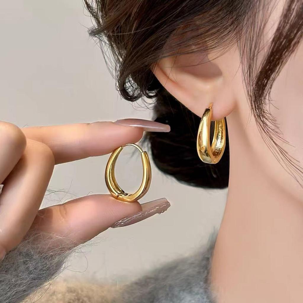Elegant Gold Hoop Earrings: Luxurious and Stylish Autumn & Winter Design