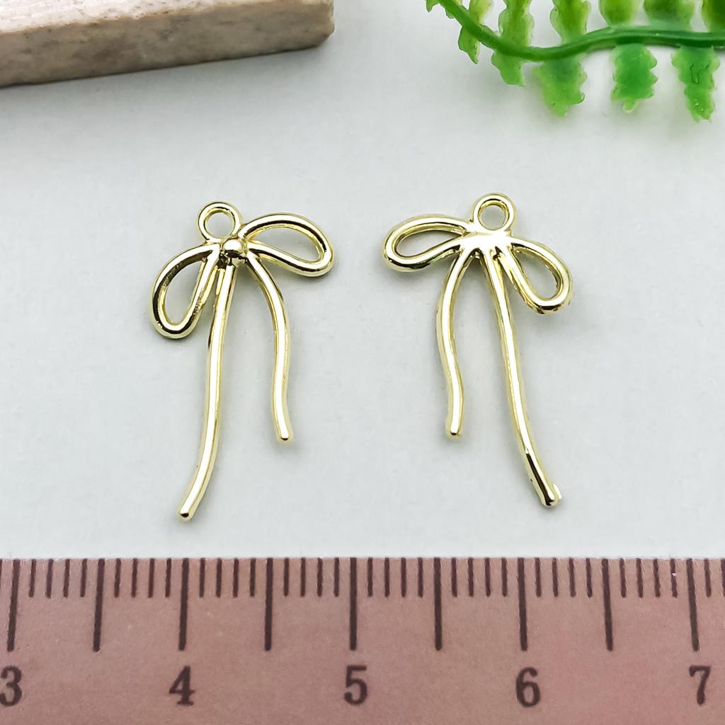 Hängender Vergoldeter Farbechthaltender Diy Schleife Hohl Anhänger Anhänger, Legierung Halskette, Armband, Ohrringe, Handgefertigter Schmuckzubehör