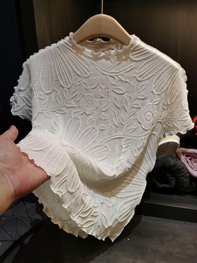 Women's Loose Fit Sunflower Embroidered Glitter T-Shirt with Short Sleeves