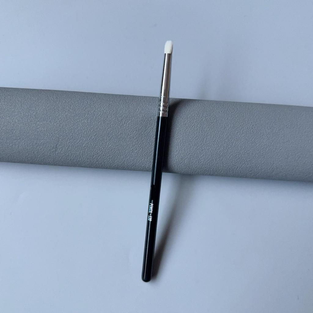 Pincel Chanfrado Sigma E70 para Sombras, Iluminador, Sobrancelhas e Delineador.