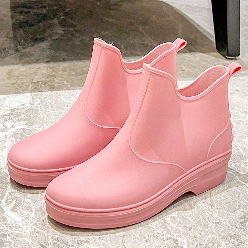 Modne buty przeciwdeszczowe damskie wodoodporne i antypoślizgowe buty do wody krótka cholewka gruba podeszwa gumowe buty odporne na zużycie ciepłe buty