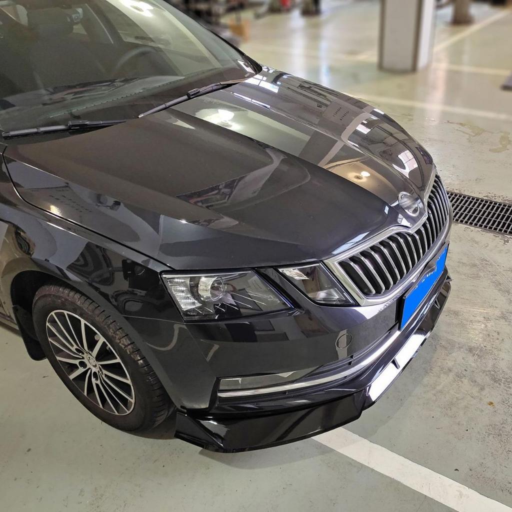 Buza splitter frontal compatibilă pentru Skoda Octavia 2018 - Accesoriu kit caroserie anti-coliziune