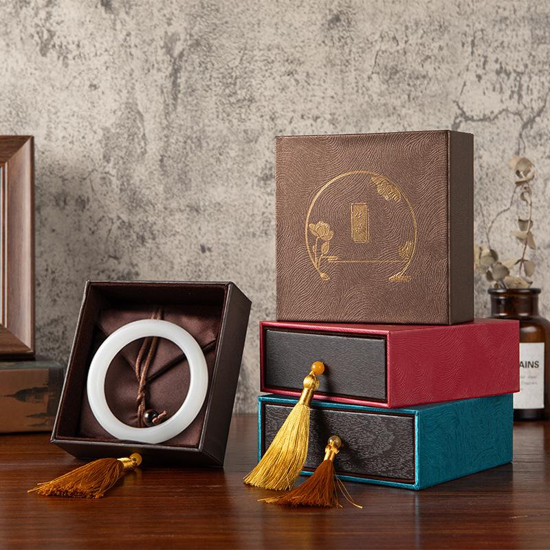 Chinese Jewelry Packaging Luxurious Bracelet Necklace Box Tassel Jewelry Box Protective Vintage Jewelry Storage For Dressing