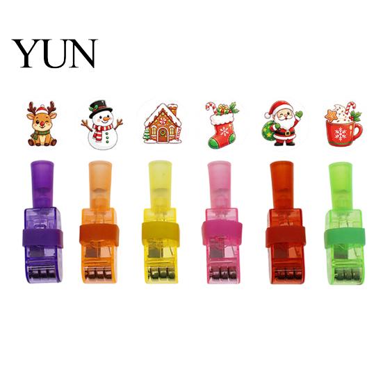 Interactive Play Toys Christmas Finger Projector Light, Mini Patterns LED Toy for Kids, Portable Projection Gadgets Light Up Ring Xmas Party Supplies