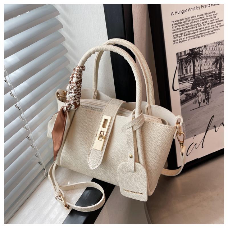 Spring New High Quality Women's Shoulder Bag Trendy Autumn Winter Vegetable Basket Ladies Small Fragrance Crossbody Bag Fashion Buckle Bucket Bag