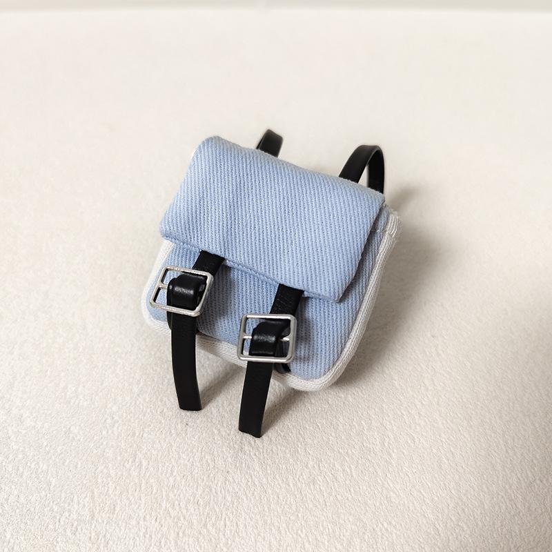 

Комплект одежды с подвеской Лабубу для первого и второго поколения: Включает полосатую рубашку, брюки и сумку для куклы Лабубу