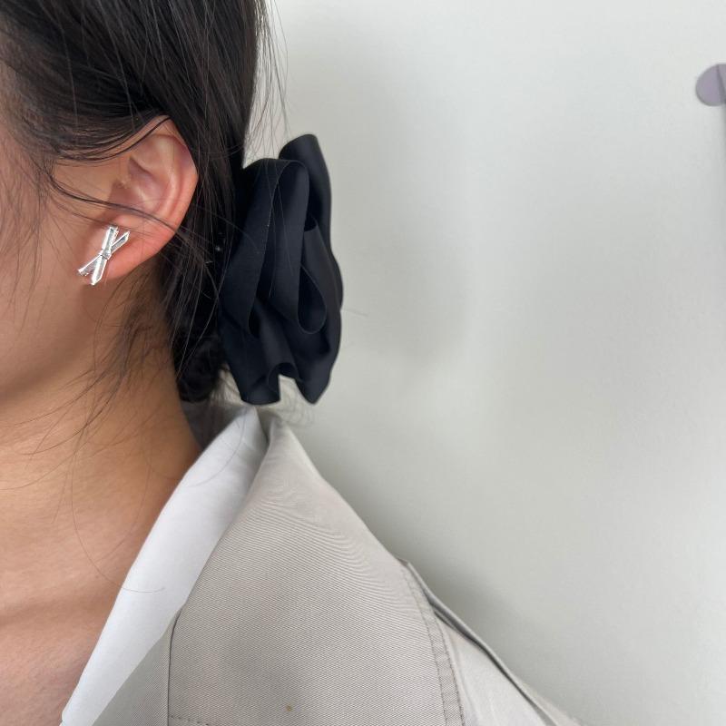 

Cute Butterfly Stud Earrings - Simple Yet Versatile, Elegant and Exclusive, Suitable for All Occasions. Bows (copper-gilt silver)