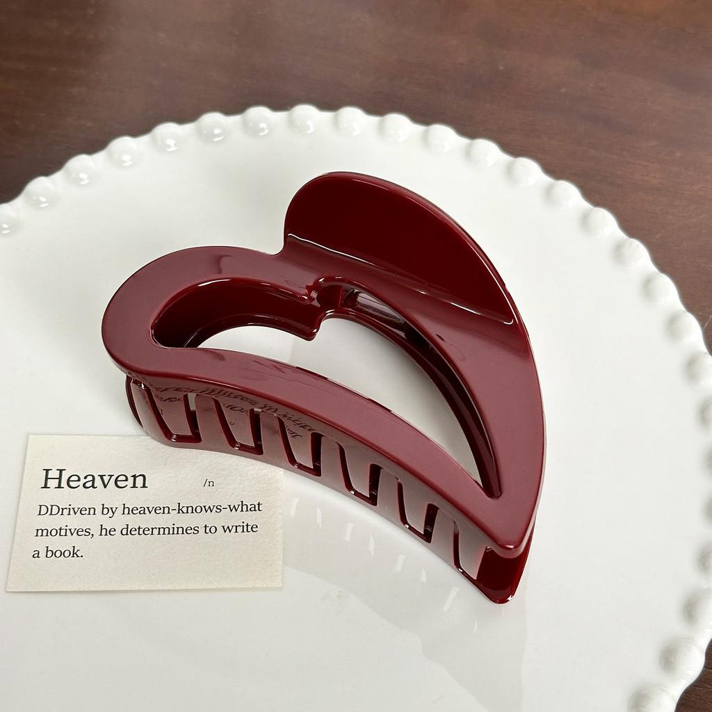 Sophisticated Hair Resin Clips With Heart Design Ideal For Everyday Wear And Events Special