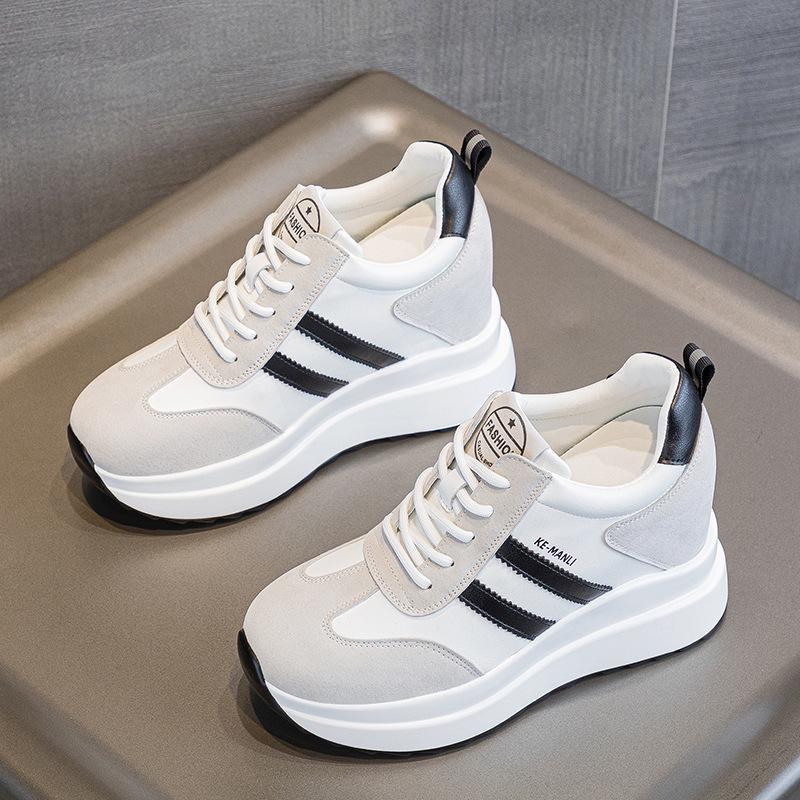 

In autumn and winter, the new slope heel muffin platform shoes are casual and thin, and the inner height increases by 10 cm. Small women s shoes 34