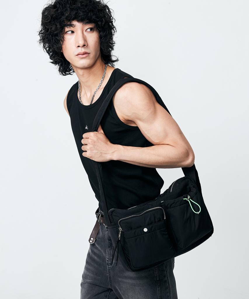 Vlot Pocket Rush Crossbody Bag [Black]