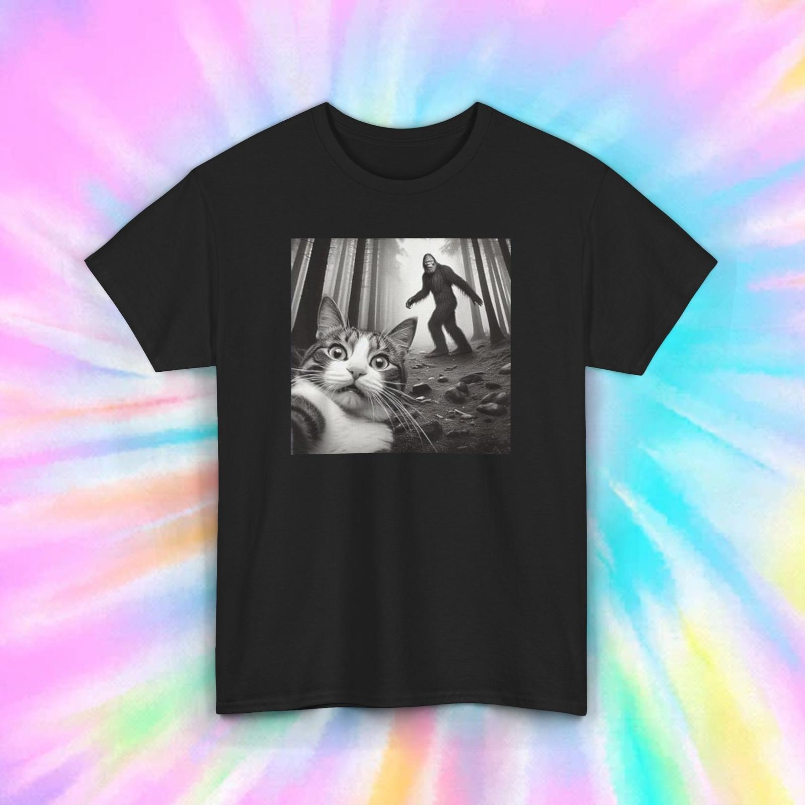 Cat Selfie with Bigfoot Funny Sasquatch and Cat Bigfoot Hunter T-Shirt Mens Womens Tees Top S-5XL 2XL