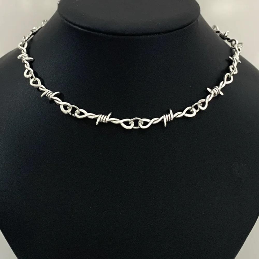 Liten tråd Brambles Iron Heart Choker Halsband Kvinnor Hip-hop Gotisk Punk Style Taggtråd Små taggar Kedja Choker Gåvor