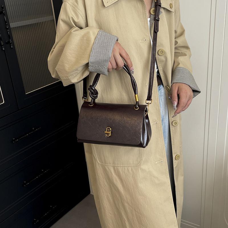 New flip bag single shoulder crossbody lock chain bag small square bag fashionable versatile commuter women's bag tide
