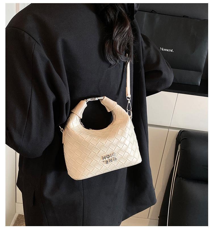 This year's popular bag 2025 new casual handbag high-end casual versatile shoulder messenger bucket bag