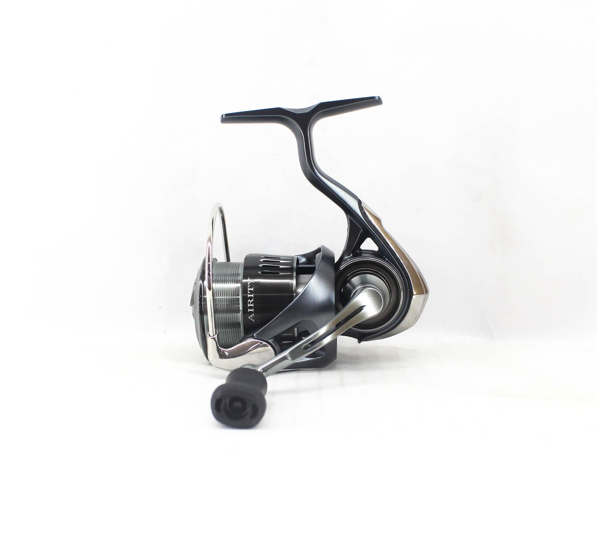 

Катушка Daiwa спиннинговая 23 Airity ST SF2000SS-H (1378)