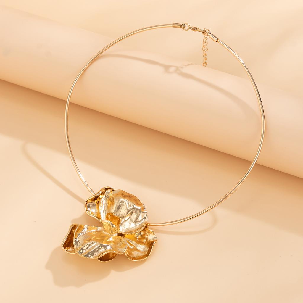 Exaggerated three-dimensional pleated flower choker collar, personalized flower necklace female