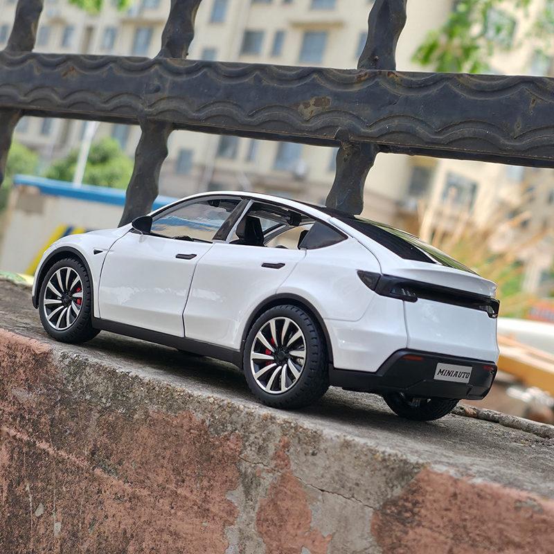 AAZP1 1:24 Model Y 2026 SUV Alloy Car Model Diecast Metal new Energy Vehicle Car Model High Simulation Sound and Light Collection Gift