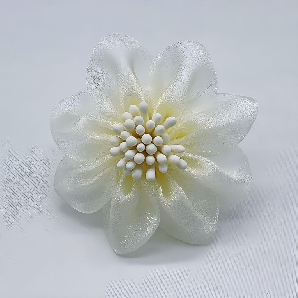 Temperament Seidengarn Blumenbrosche High-End Weibliche Persönlichkeit Nische Designgefühl Stoffkunst Anti-Licht-Nadel mit Schmuck