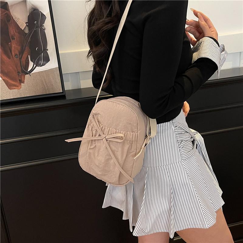 Japanese Ins Women's Fashion 2025 Casual Lightweight Messenger Bag Korean Version of Simple Trend Niche Design Small Square Bag