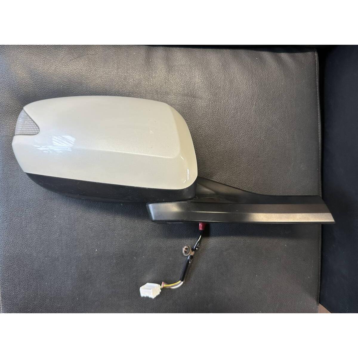 

HONDA Honda Insight Mirror Side Mirror White R Right Driver Side 7 Pin Turn Signal Murakami 9241