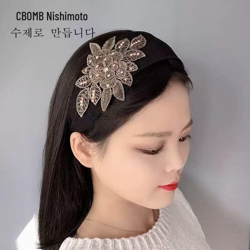 Elegant Wide-Brim Flower Headband – Breathable, Non-Slip Hair Accessory for Women