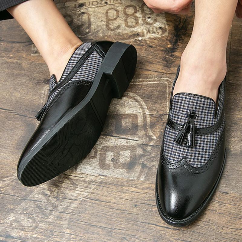 Britische Mode Neue Herren Spitzschuhe mit Quasten Gemischtes Patchwork Schuhe Männlich Designer Formell Hochzeit Abschlussballkleid Heimkehr Schuhwerk