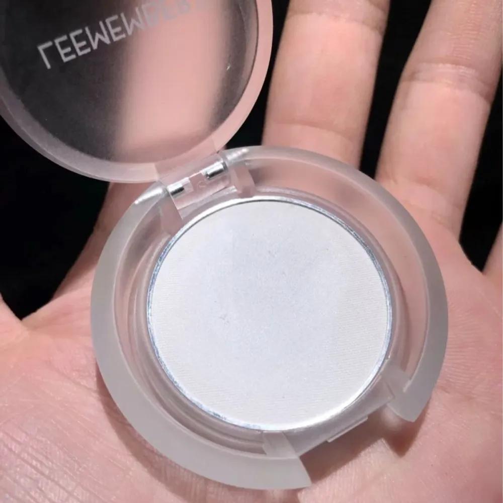 Leemember Highlighter Matte Powder 04 Diamond Highlighter