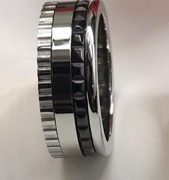 Pierścionek z zębatką w kształcie kostki lodu z diamentami inspirowany szczęściem V Gold dla par - uniseks i stylowy