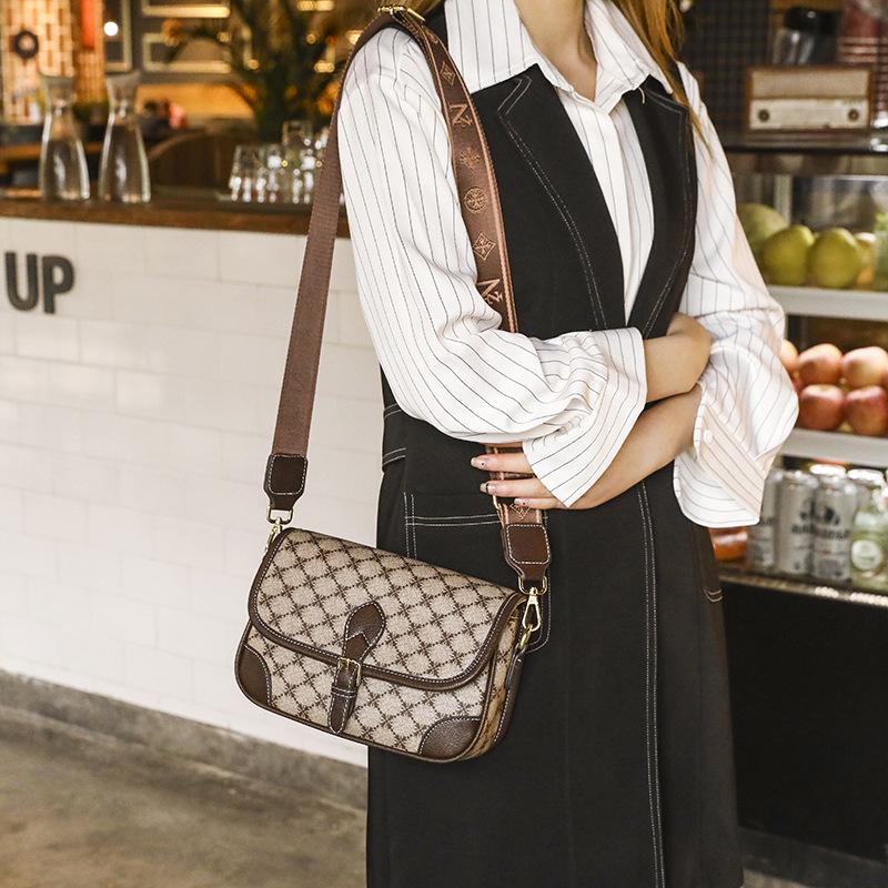 Fashionable and Versatile Bag New Summer Popular Crossbody Bag, Fashionable One Shoulder Underarm Small Square Bag for Women