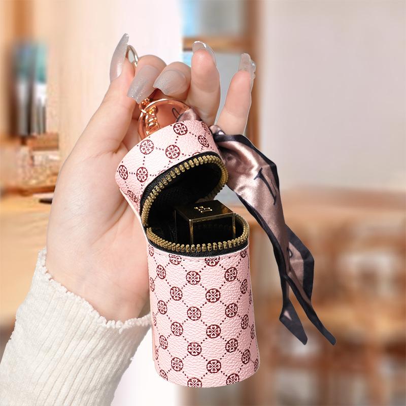 Luxury Coin Purse Pendant: Mini Keychain Bag for Earphones and Lipsticks In Retro Red.