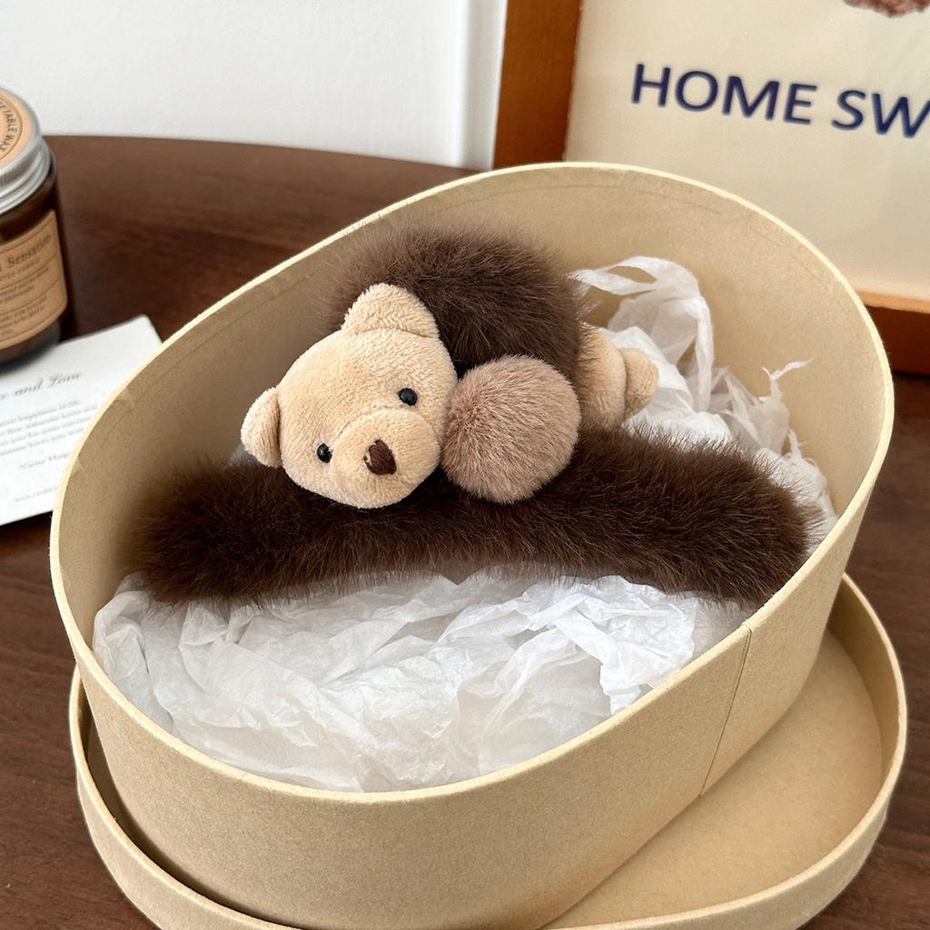 Stylish, Versatile, and Adorable Plush Bear Hair Clip for Women, Perfect for Autumn and Winter.