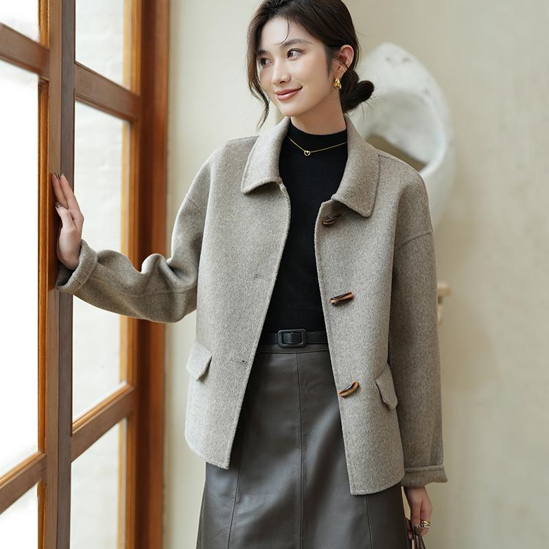 Fashionable and High-end Women's Short Woolen Coat with Horn Button and Long Sleeves, Perfect for Autumn and Winter